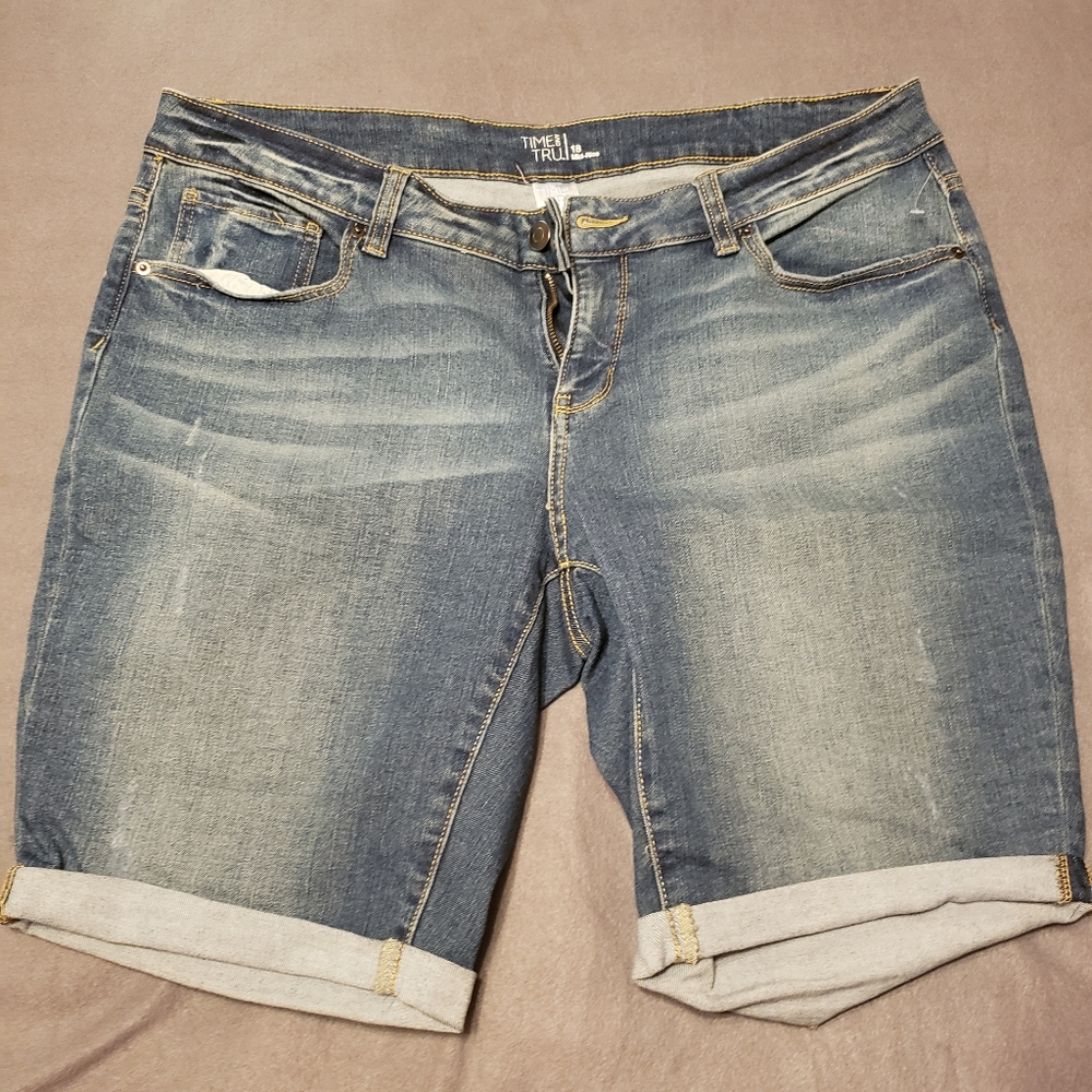 Time and Tru shorts